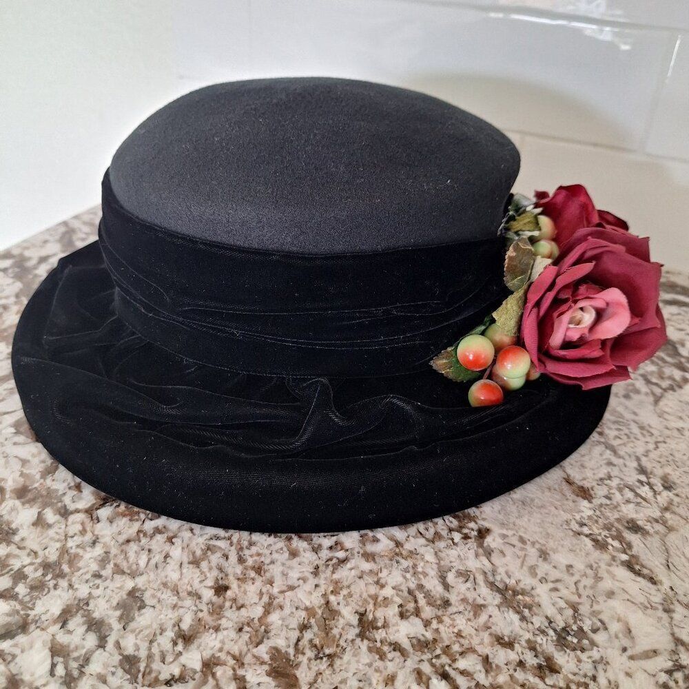Toucan Vintage Black Wool Boater Hat with Grosgrain Band and‎ Flowers